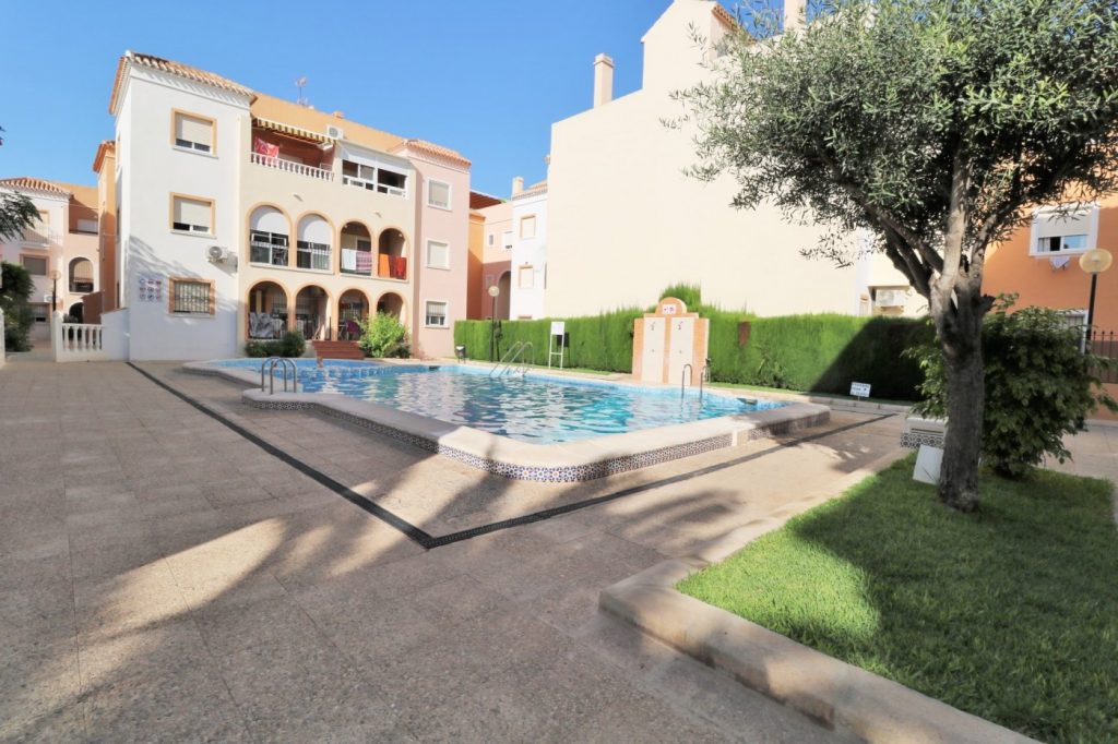 PLAYA DE LOS NAUFRAGOS – GROUND FLOOR BUNGALOW NEAR THE BEACH
